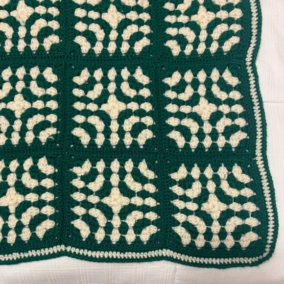 Vintage Granny Square Blanket Roseanne Crochet Patchwork Quilt 80s Green Ivory - Picture 7 of 13